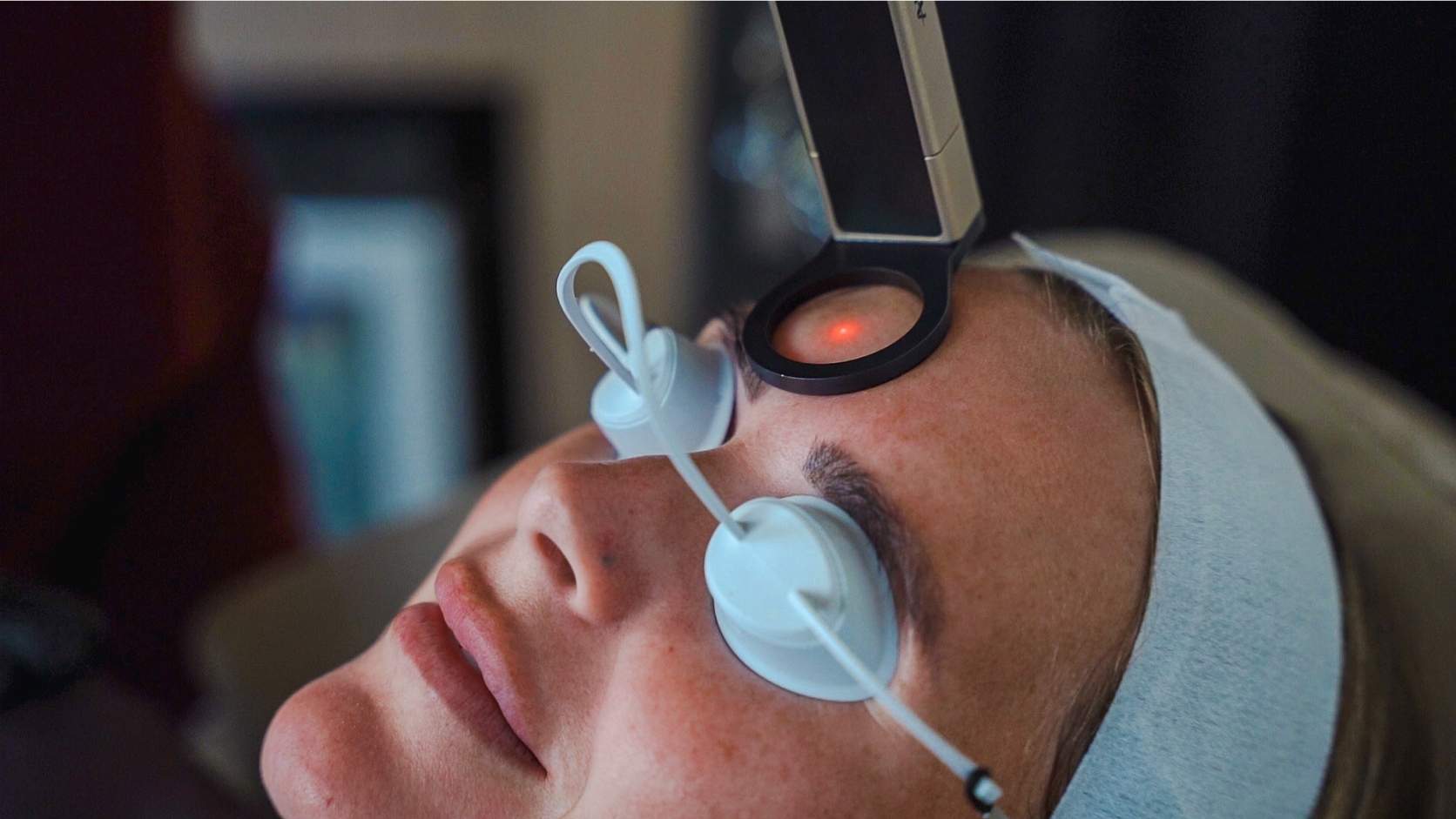 Illustration showing the skin concerns treated with Alma Hybrid laser skin rejuvenation, including pigmentation, sun damage, fine lines, wrinkles, acne scarring, skin texture, enlarged pores and skin laxity at Sisä Skincare in Freshwater, Sydney.