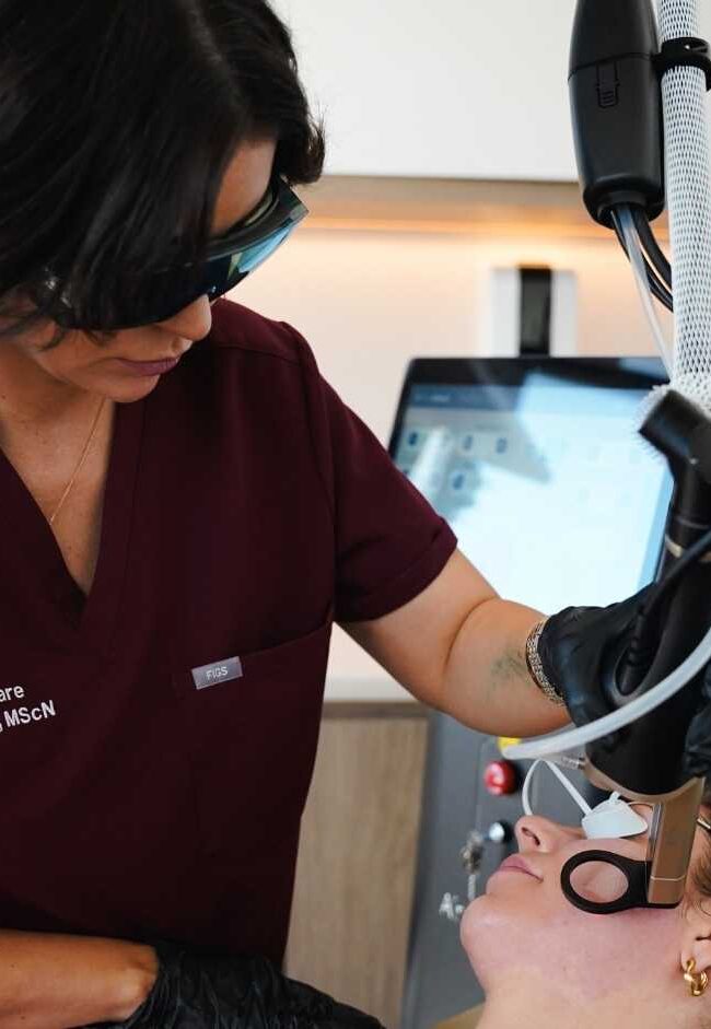 Chelsea Hyett performing an Alma Hybrid laser skin resurfacing treatment at Sisä Skincare in Freshwater on Sydney's Northern Beaches.