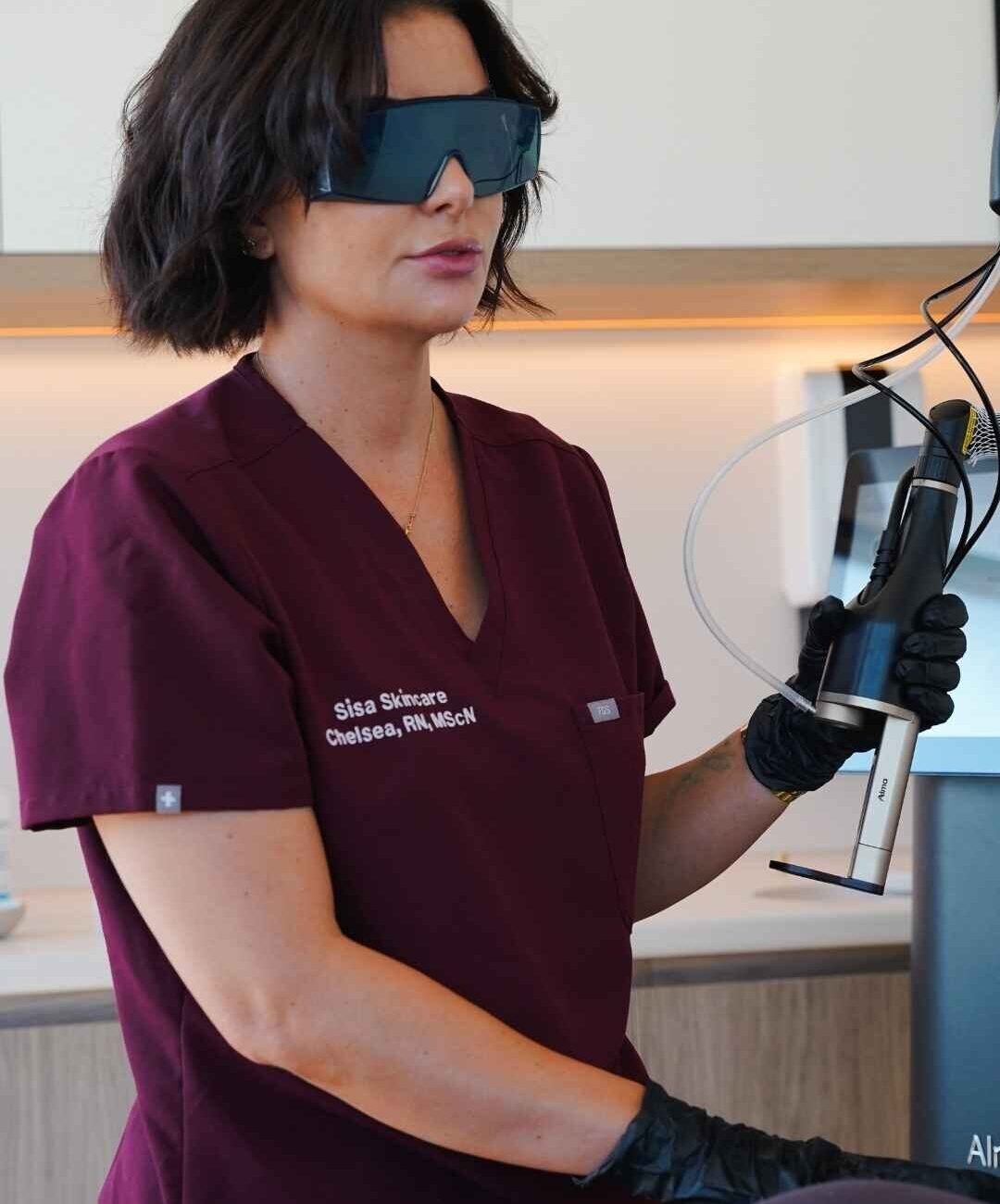 Registered Nurse Chelsea performing Alma Hybrid Scar Treatment at Sisä Skincare in Freshwater on Sydney's Northern Beaches.