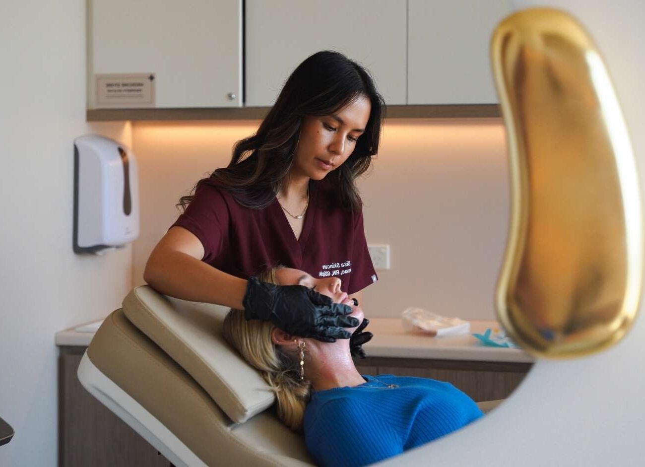 Registered nurse performing a personalised collagen stimulation treatment at Sisä Skincare in Freshwater to improve skin firmness, elasticity and overall skin quality.