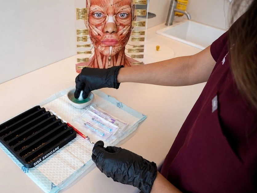 Registered nurse performing a collagen stimulation treatment at Sisä Skincare in Freshwater on Sydney's Northern Beaches.